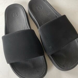 Lululemon Restfeel Slide